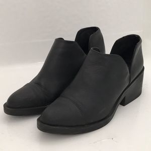 DIVIDED H&M Size 8 Black Ankle Boots With Small Heel; Preloved
